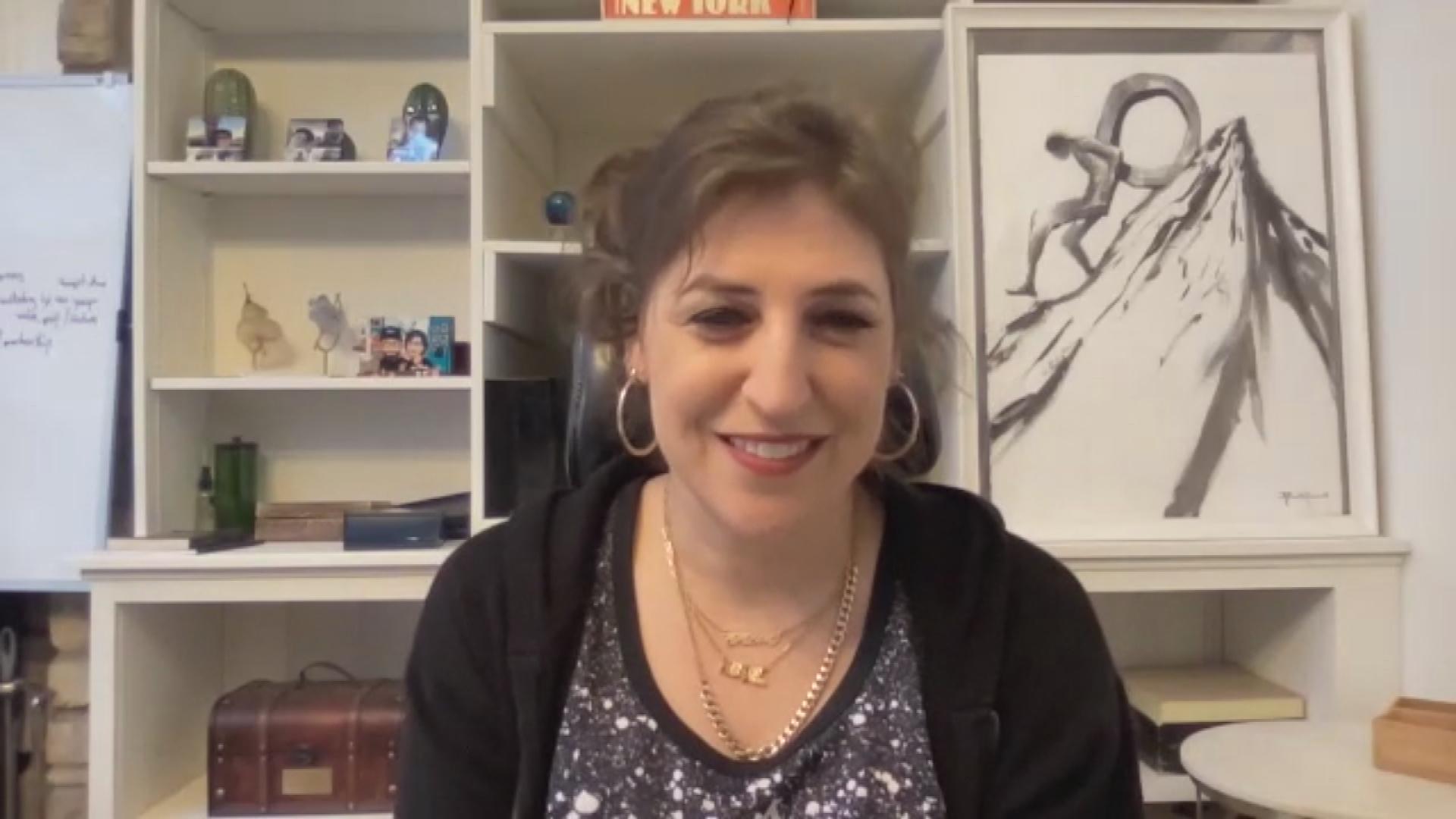 Mayim Bialik pada casting ‘Big Bang ‘lawan main di‘ As The Make Us’